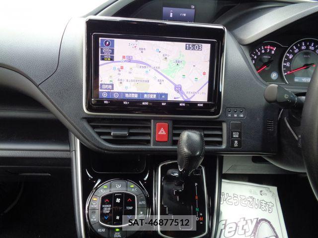 Toyota VOXY 2021-11 8884574-23