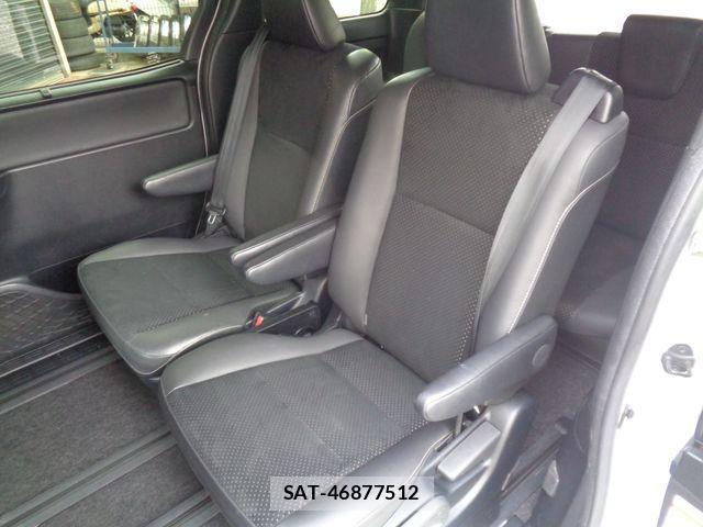 Toyota VOXY 2021-11 8884574-28