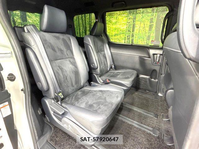 Toyota VOXY 2021-12 8884572-9