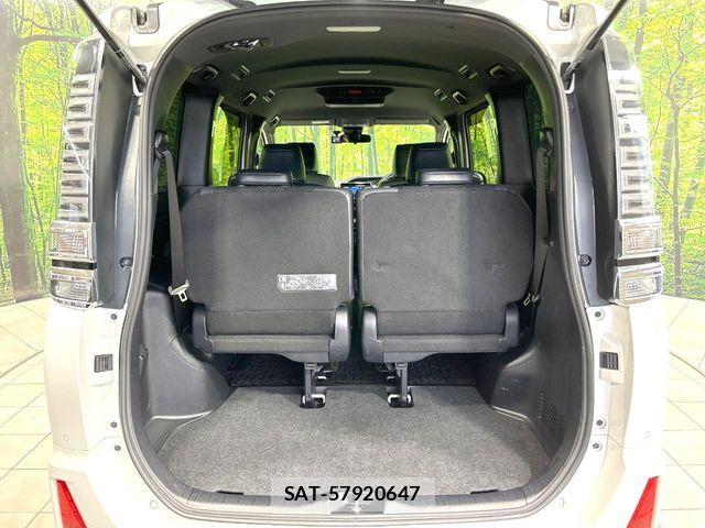 Toyota VOXY 2021-12 8884572-11