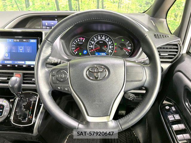 Toyota VOXY 2021-12 8884572-12