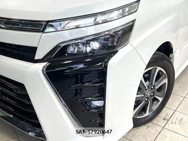 Toyota VOXY 2021-12 8884572-13