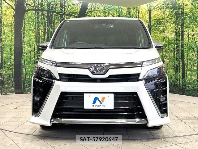Toyota VOXY 2021-12 8884572-15