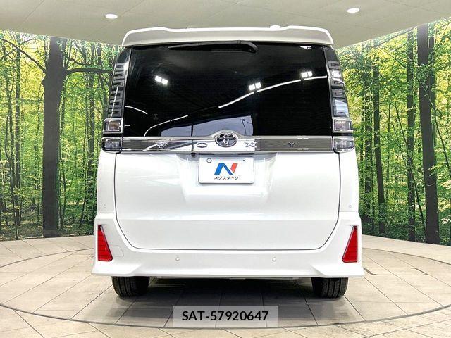 Toyota VOXY 2021-12 8884572-16