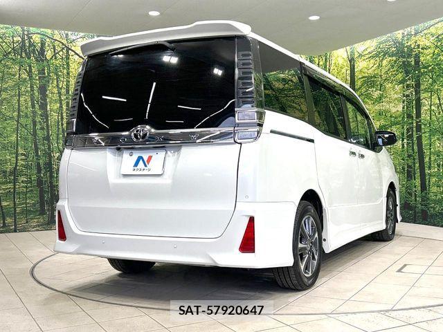 Toyota VOXY 2021-12 8884572-18