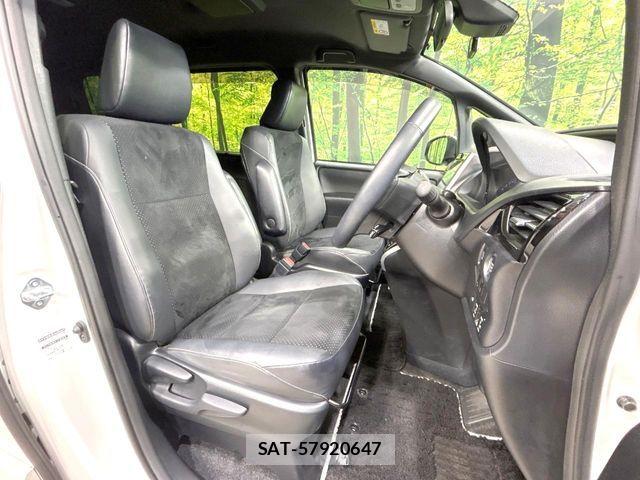 Toyota VOXY 2021-12 8884572-8