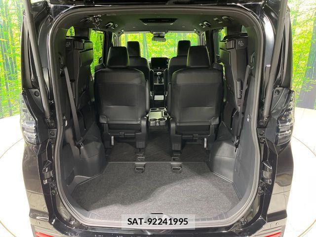 Toyota VOXY 2023-08 8884569-10