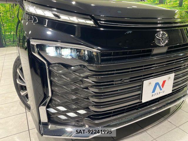 Toyota VOXY 2023-08 8884569-12