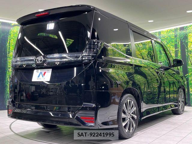 Toyota VOXY 2023-08 8884569-16