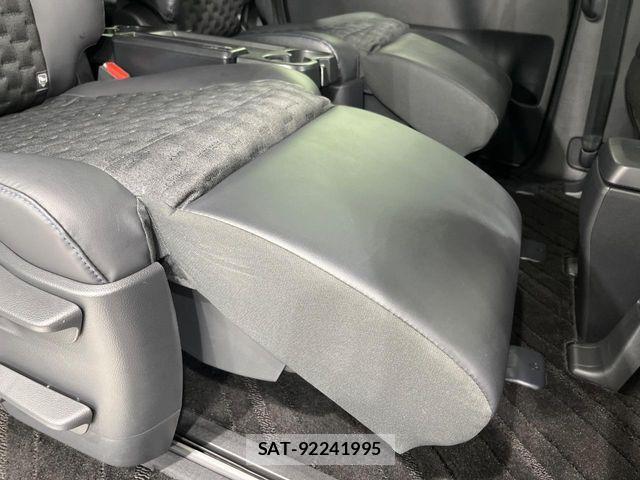 Toyota VOXY 2023-08 8884569-4