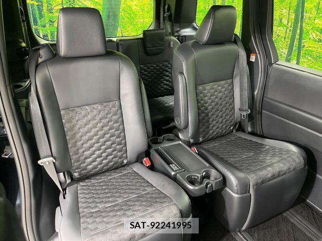 Toyota VOXY 2023-08 8884569-8