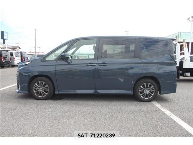 Toyota VOXY 2023-08 8884573-12