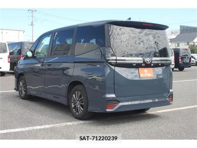 Toyota VOXY 2023-08 8884573-13