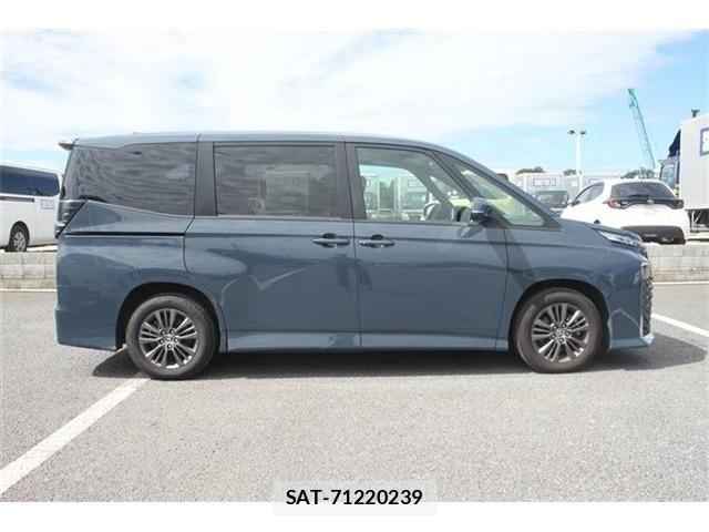 Toyota VOXY 2023-08 8884573-16