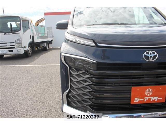 Toyota VOXY 2023-08 8884573-23