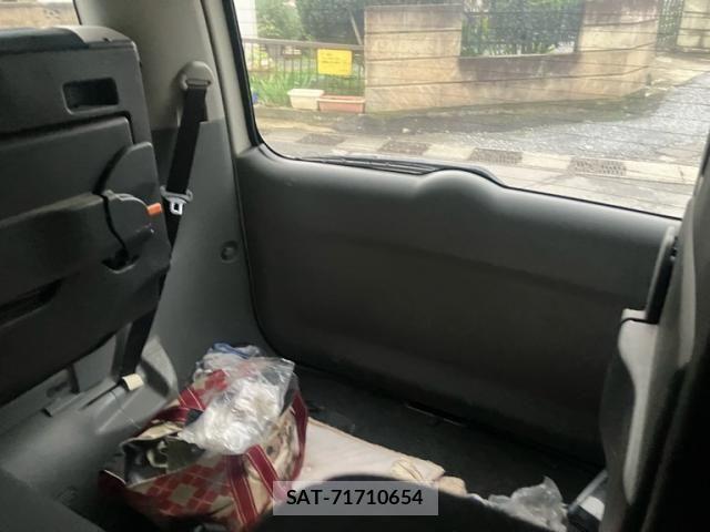 Toyota VOXY 2005-11 8884585-10