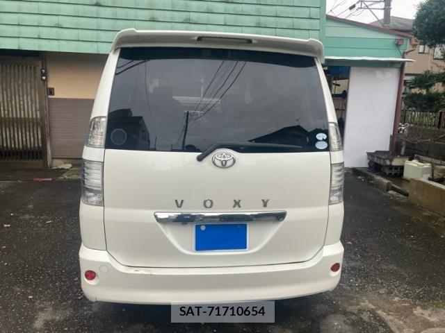 Toyota VOXY 2005-11 8884585-1