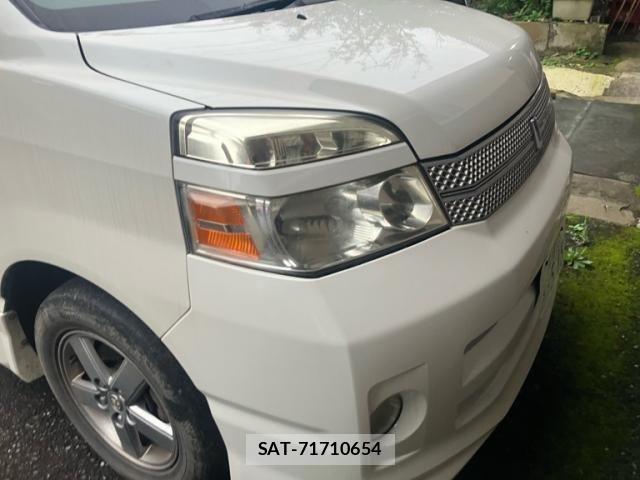 Toyota VOXY 2005-11 8884585-2