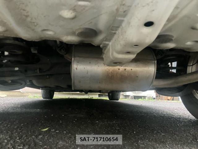 Toyota VOXY 2005-11 8884585-4