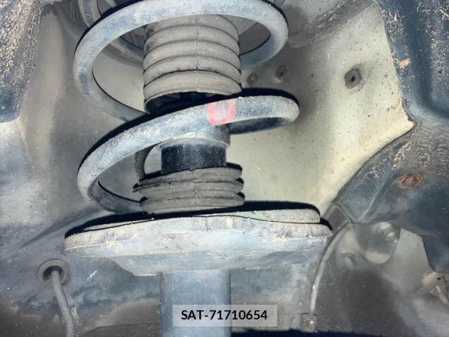 Toyota VOXY 2005-11 8884585-6