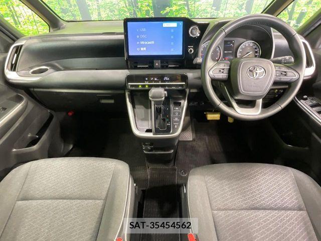 Toyota VOXY 2022-09 8884571-1