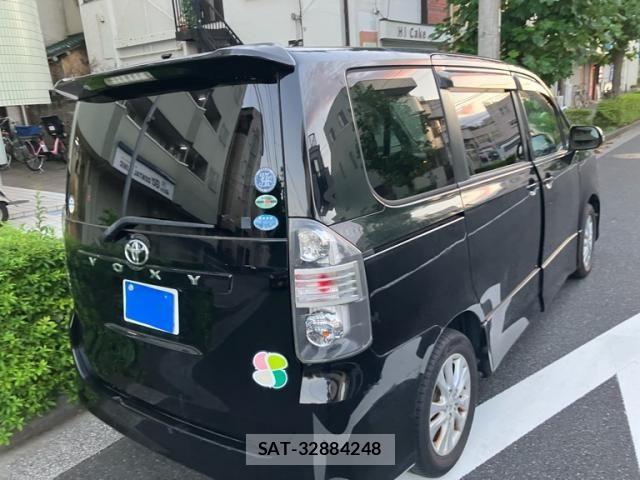 Toyota VOXY 2008-03 8884583-3