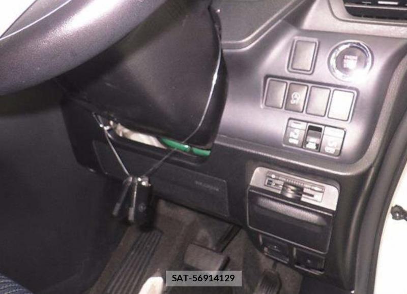 Toyota VOXY 2015-09 8914852-5