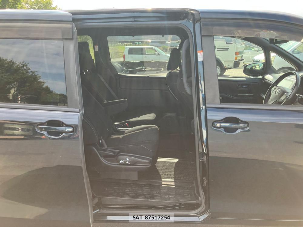 Toyota VOXY 2018 1252845-10