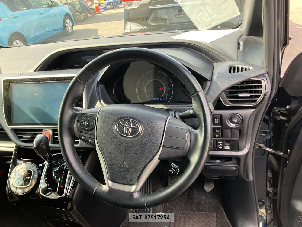 Toyota VOXY 2018 1252845-13