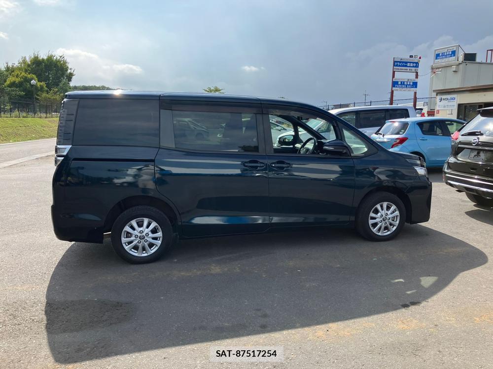 Toyota VOXY 2018 1252845-1