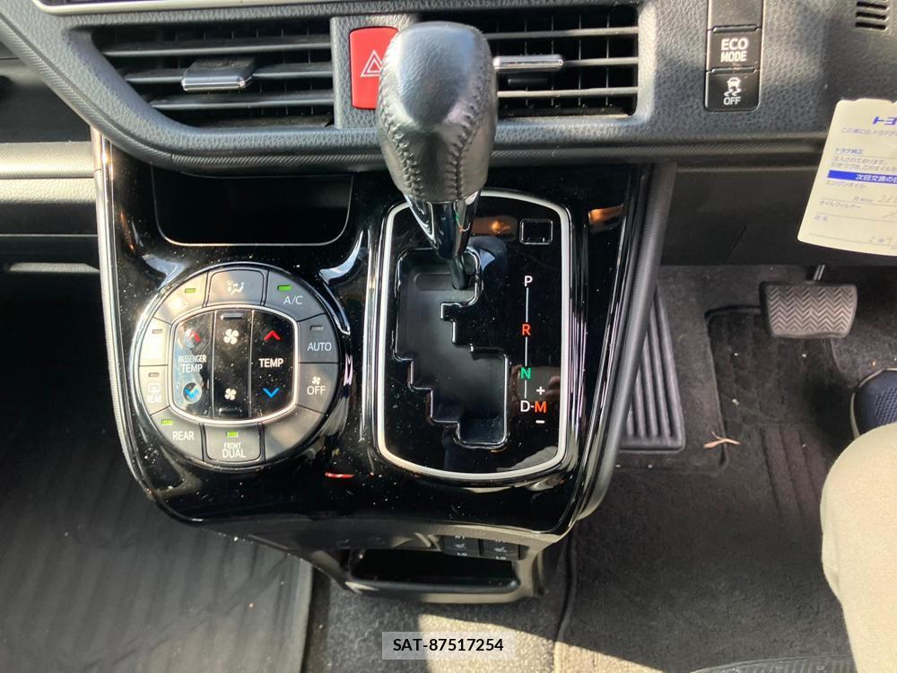 Toyota VOXY 2018 1252845-21