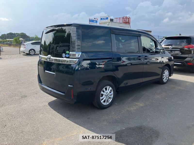 Toyota VOXY 2018 1252845-2