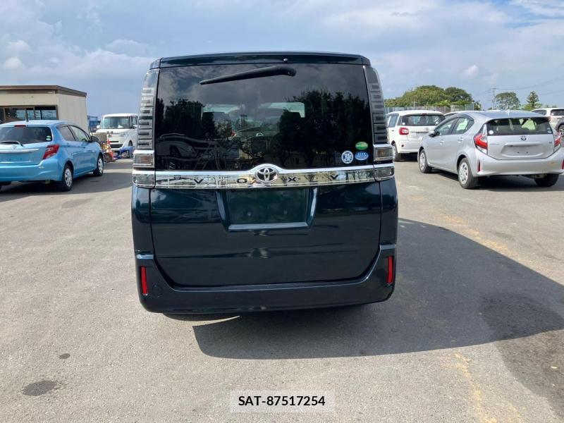 Toyota VOXY 2018 1252845-3