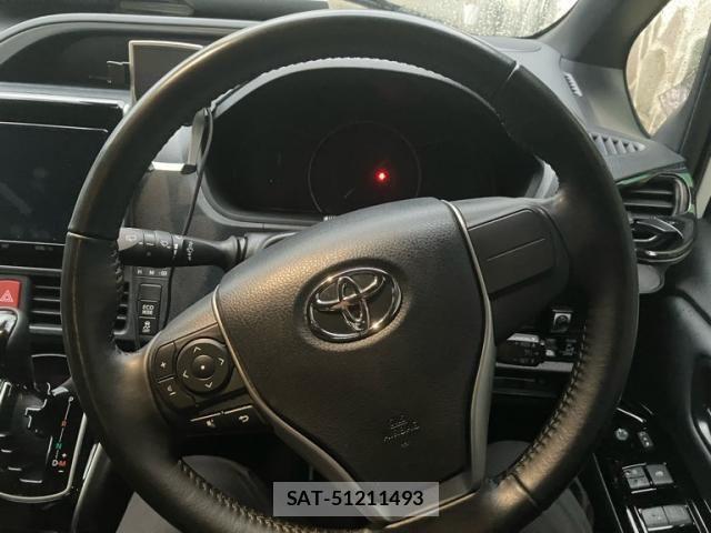 Toyota VOXY 2021-07 1333934-18