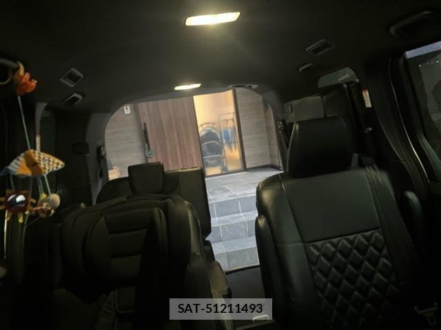Toyota VOXY 2021-07 1333934-20