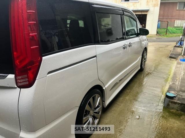 Toyota VOXY 2021-07 1333934-3