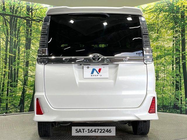 Toyota VOXY 2017-10 1555334-14