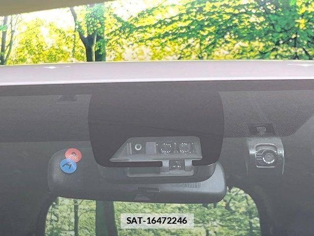 Toyota VOXY 2017-10 1555334-2