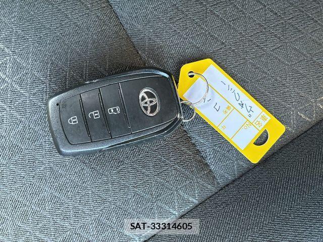 Toyota VOXY 2022-10 1555330-9