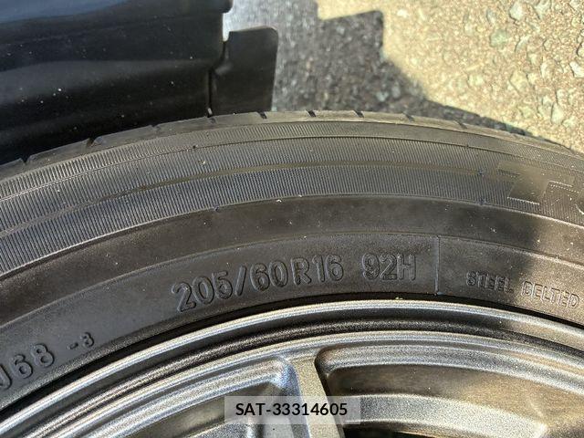 Toyota VOXY 2022-10 1555330-23