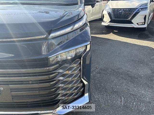 Toyota VOXY 2022-10 1555330-24