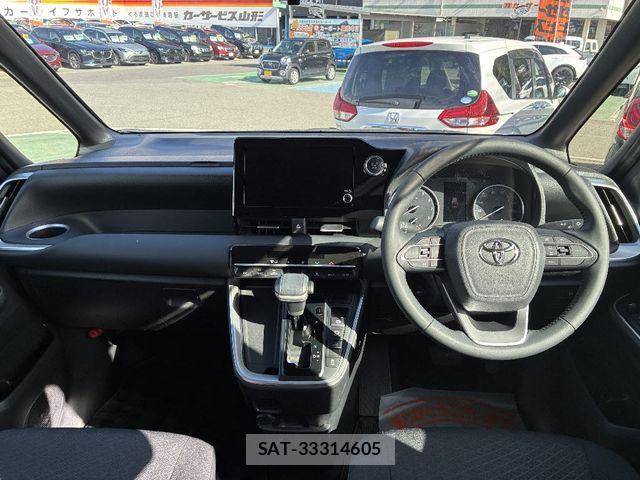 Toyota VOXY 2022-10 1555330-3