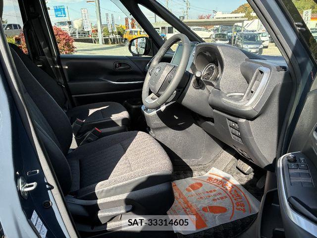 Toyota VOXY 2022-10 1555330-4