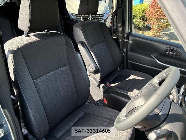 Toyota VOXY 2022-10 1555330-5