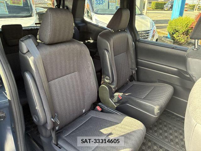 Toyota VOXY 2022-10 1555330-6