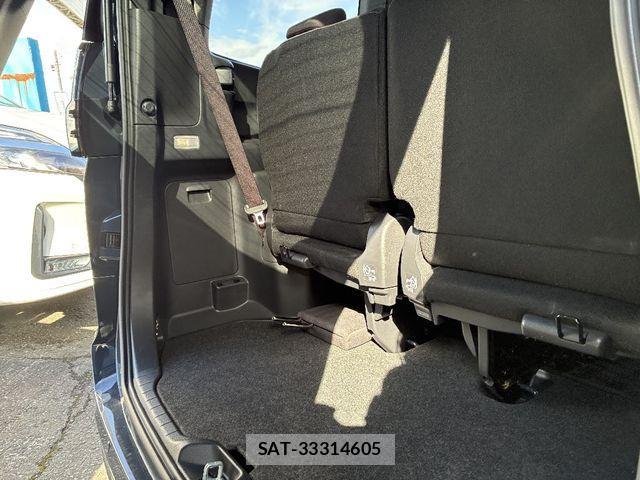 Toyota VOXY 2022-10 1555330-7
