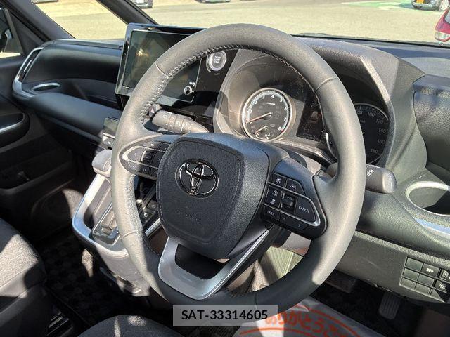 Toyota VOXY 2022-10 1555330-8