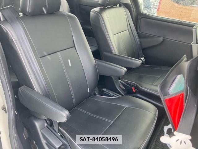 Toyota VOXY 2015-08 3391065-17