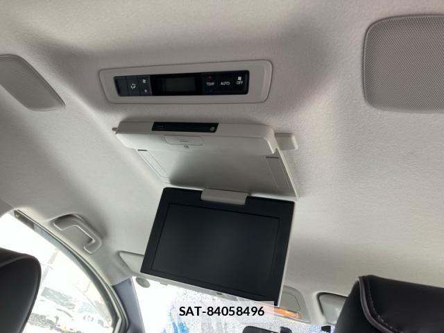 Toyota VOXY 2015-08 3391065-24
