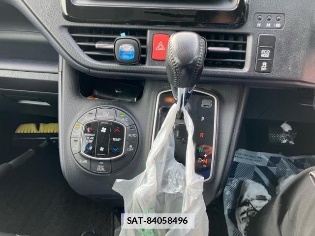 Toyota VOXY 2015-08 3391065-25